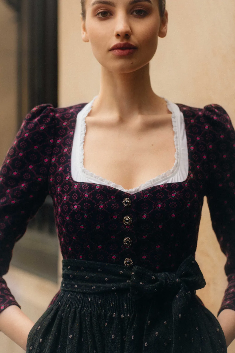 dirndl_amrei_1.webp Dirndl^Gottseidank Dirndl Amrei merlotrot