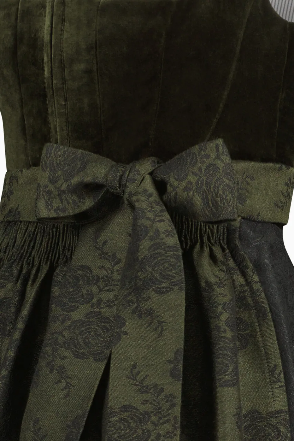 dirndl_antonia_2-2.webp Dirndl^Gottseidank Dirndl Antonia bronzegrün