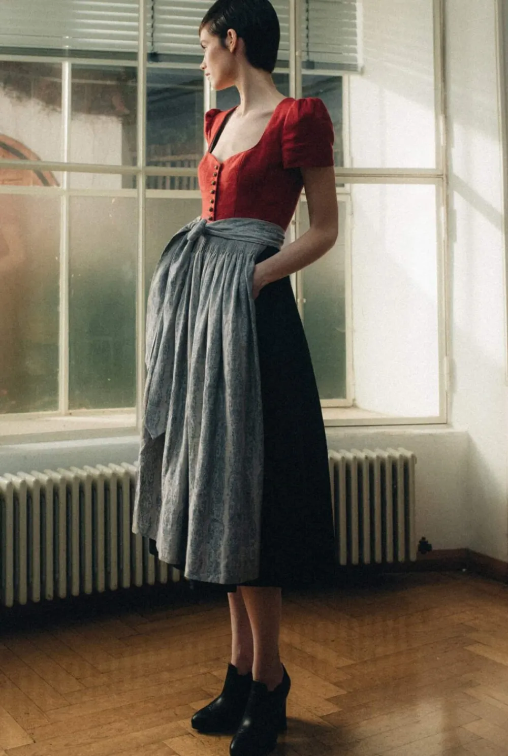 dirndl_evi_1.webp Dirndl^Gottseidank Dirndl Evi kirschrot